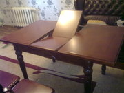 обеденный стол и четыре стула